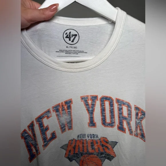 New York Knicks Long Sleeve Tee – White (Men’s XLarge ) - Picture 2 of 5